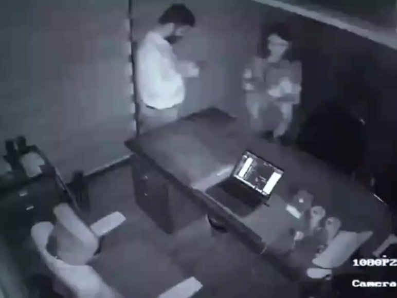 /2025-11-03 01-42/Office m boss ki beto ko pel raha hai4.mp4